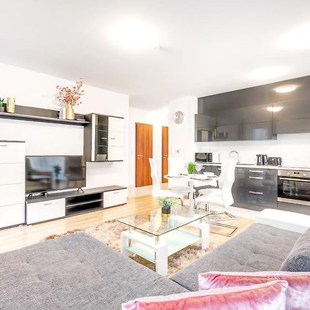 Modern Apartment With Free Garage And Balcony In The Downtown 布达佩斯 外观 照片