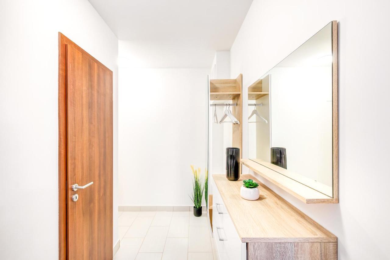 Modern Apartment With Free Garage And Balcony In The Downtown 布达佩斯 外观 照片