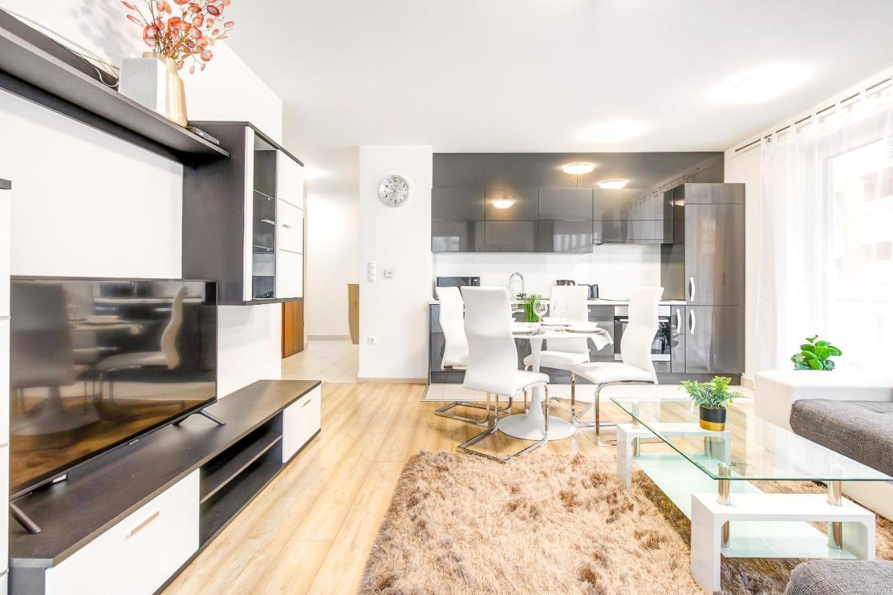 Modern Apartment With Free Garage And Balcony In The Downtown 布达佩斯 外观 照片