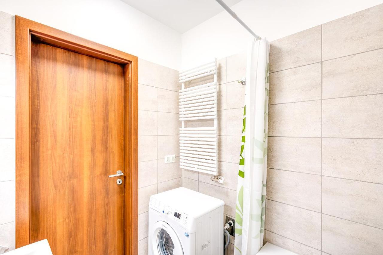 Modern Apartment With Free Garage And Balcony In The Downtown 布达佩斯 外观 照片