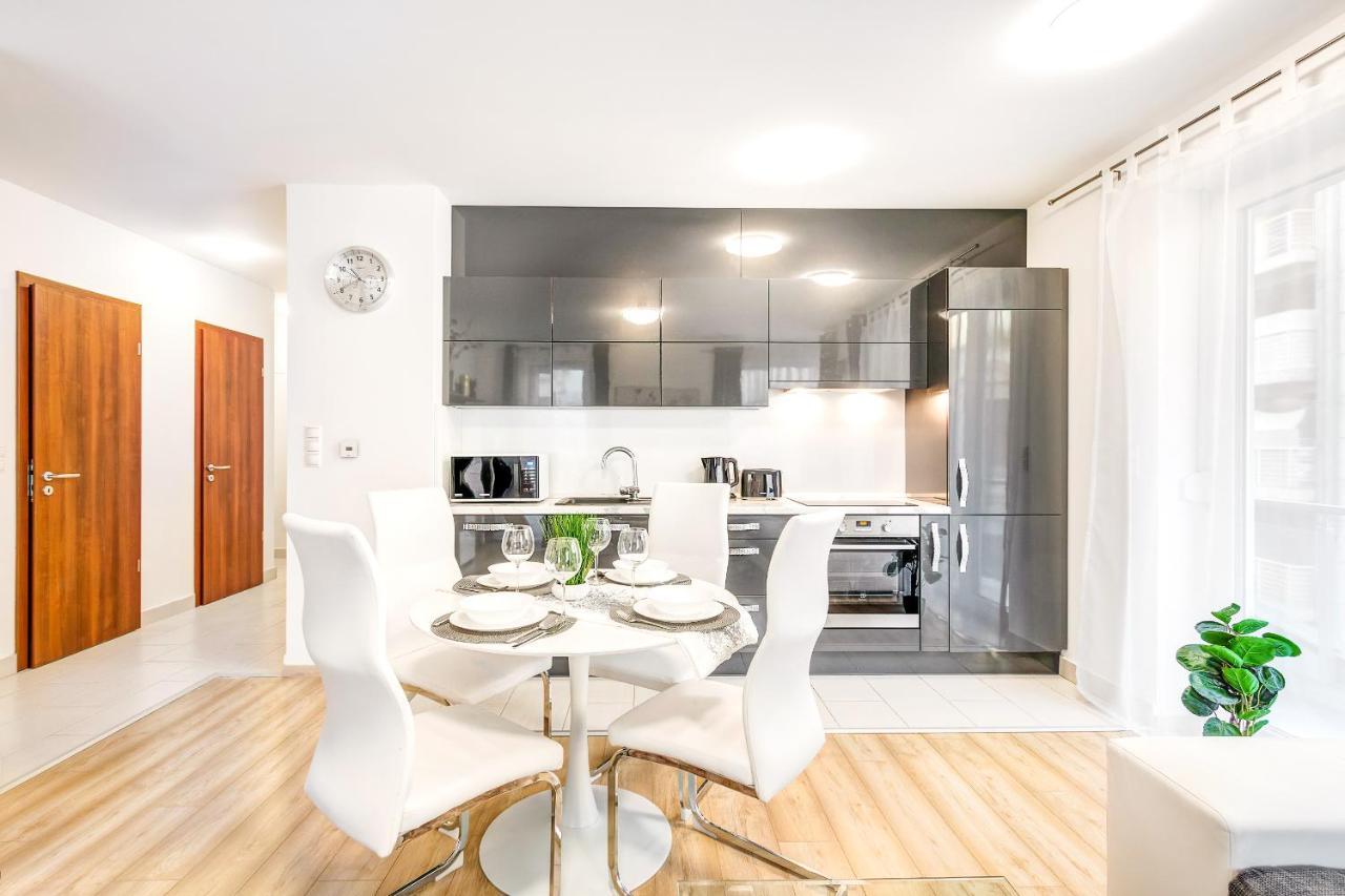 Modern Apartment With Free Garage And Balcony In The Downtown 布达佩斯 外观 照片