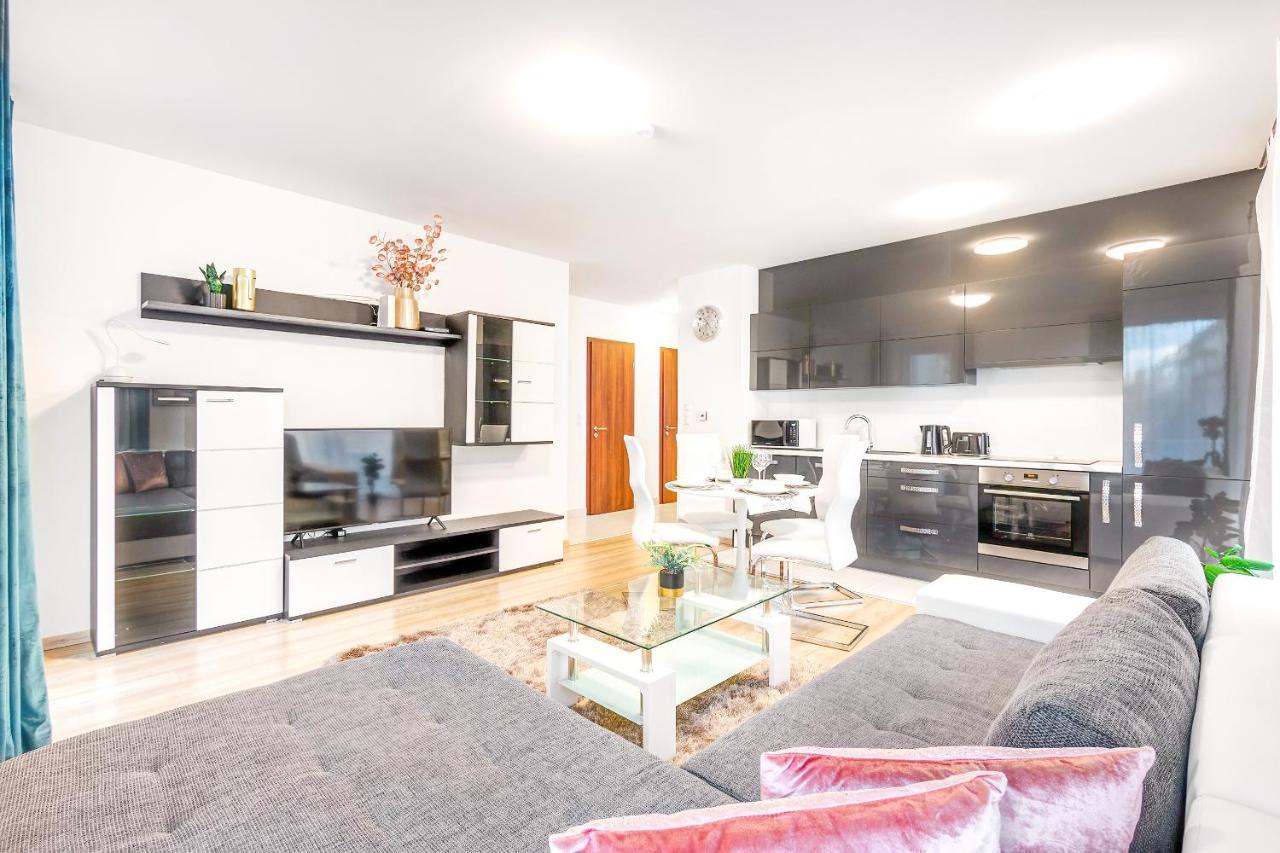 Modern Apartment With Free Garage And Balcony In The Downtown 布达佩斯 外观 照片
